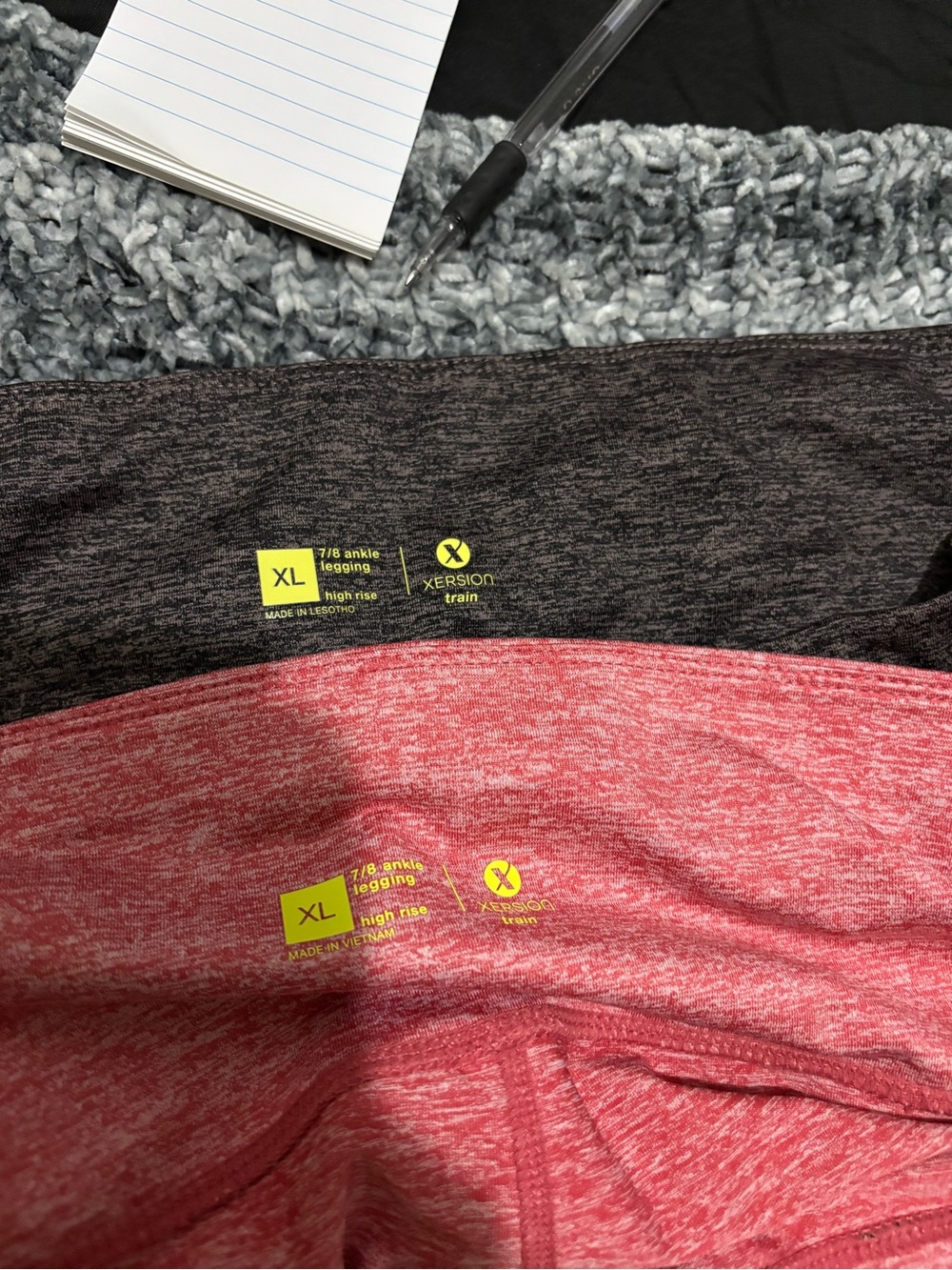 Xersion 7/8 Ankle Leggings in Heather Black and Heather Pink - XL